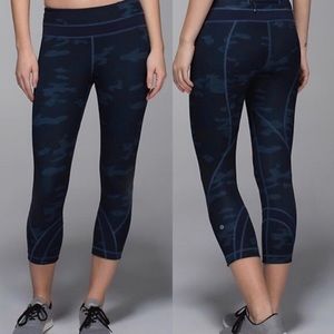 Lululemon Run Inspire Crop II Luxtreme Blue Camo 6